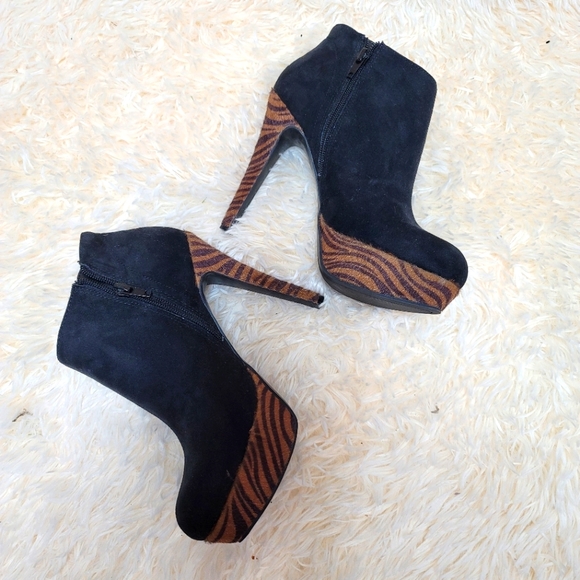 Guess Platform Ankle Booties - Picture 1 of 13